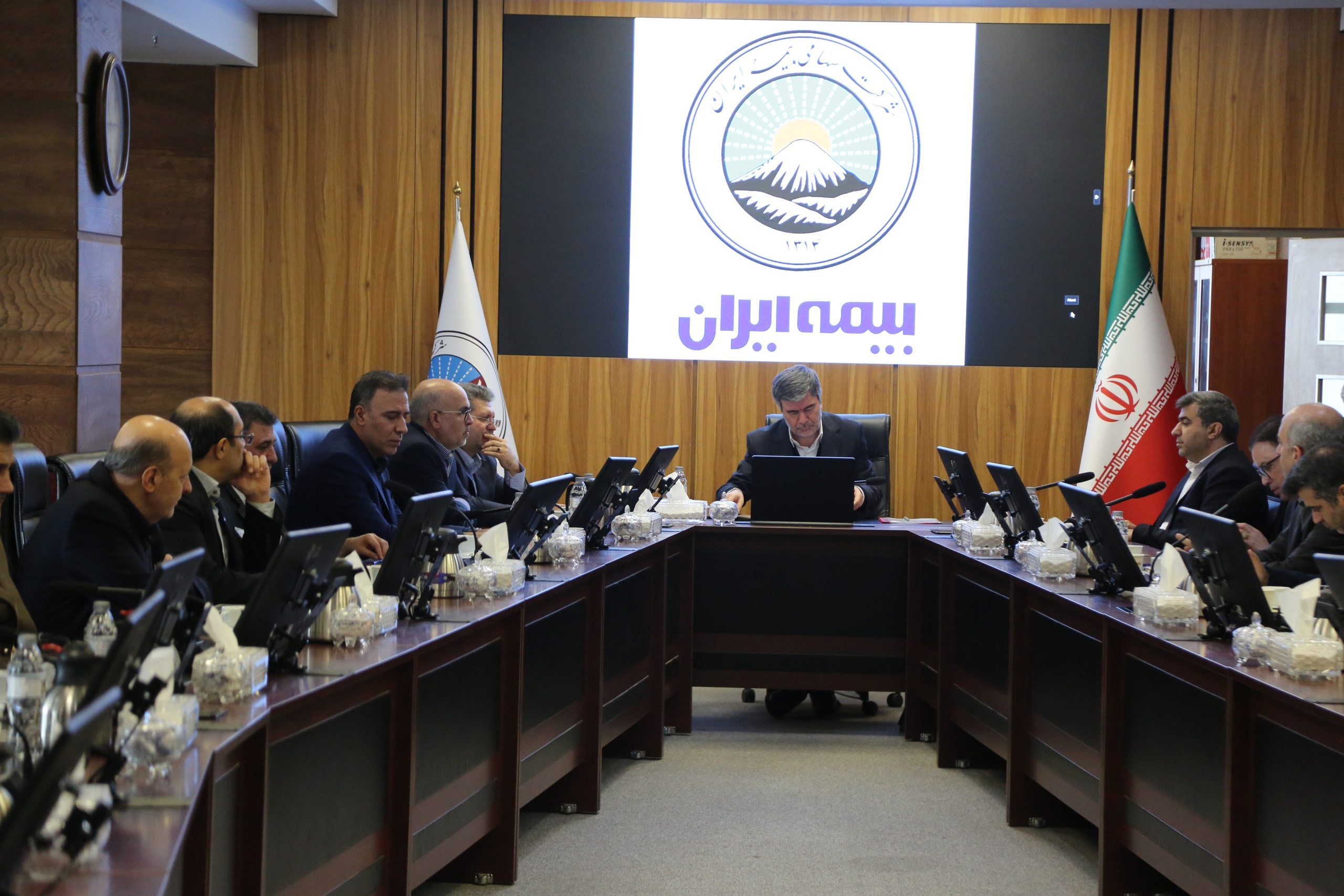 رئیس هیئت‌مدیره و مدیرعامل بیمه ایران با تشریح رویکردهای کلان دوره جدید مدیریتی از آغاز ریل‌گذاری نوینی خبر داد که محور آن ارتقای اعتماد عمومی، تقویت حکمرانی سازمانی و خلق ارزش پایدار برای تمامی ذی‌نفعان است.