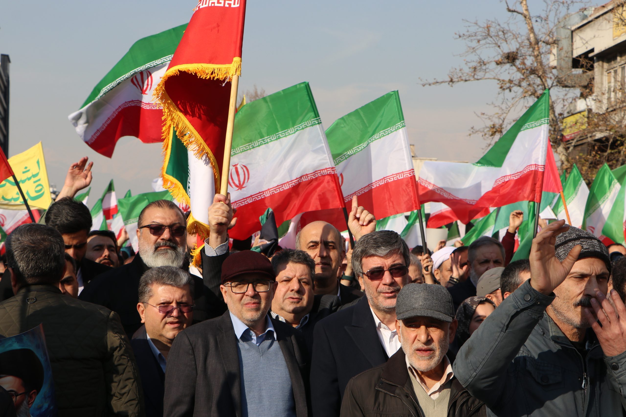خانواده بیمه ایران با حضور در راهپیمایی عظیم 22 دی ماه با آرمان‌های نظام مقدس جمهوری اسلامی ایران و ولایت، تجدید عهد کردند.